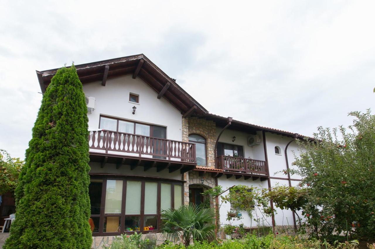 Guest House By The Captain Varna Buitenkant foto